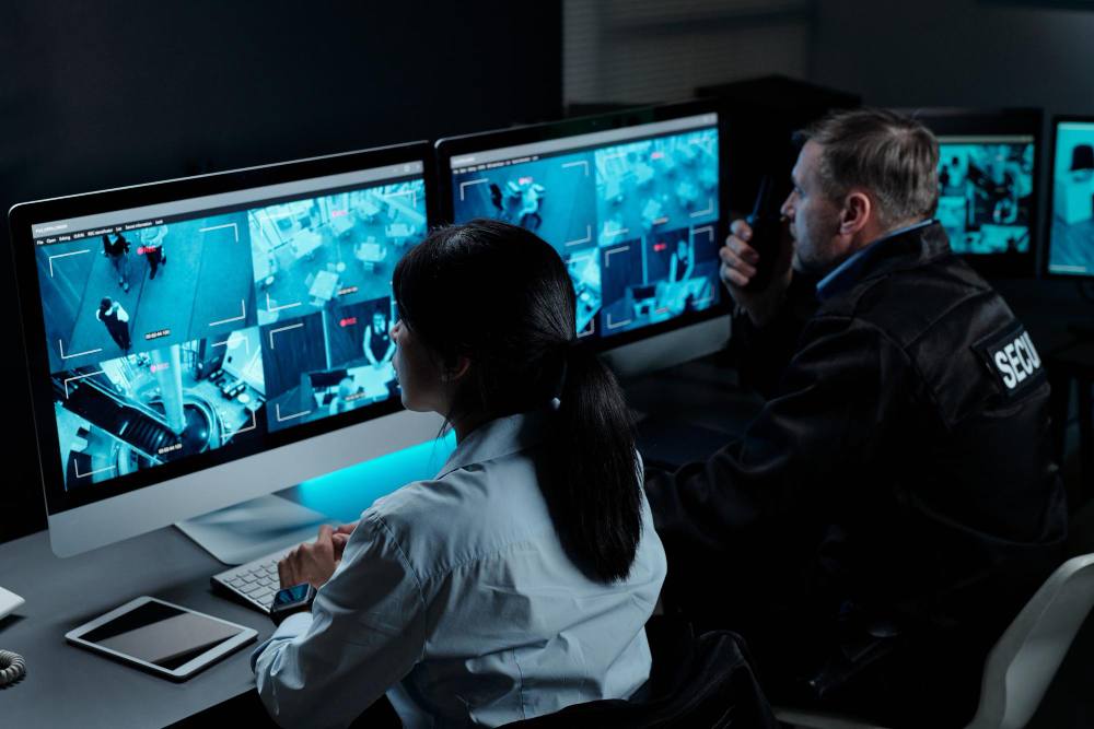 Meet the Team Behind the Screen: What a Virtual Guard Actually Does All Night.